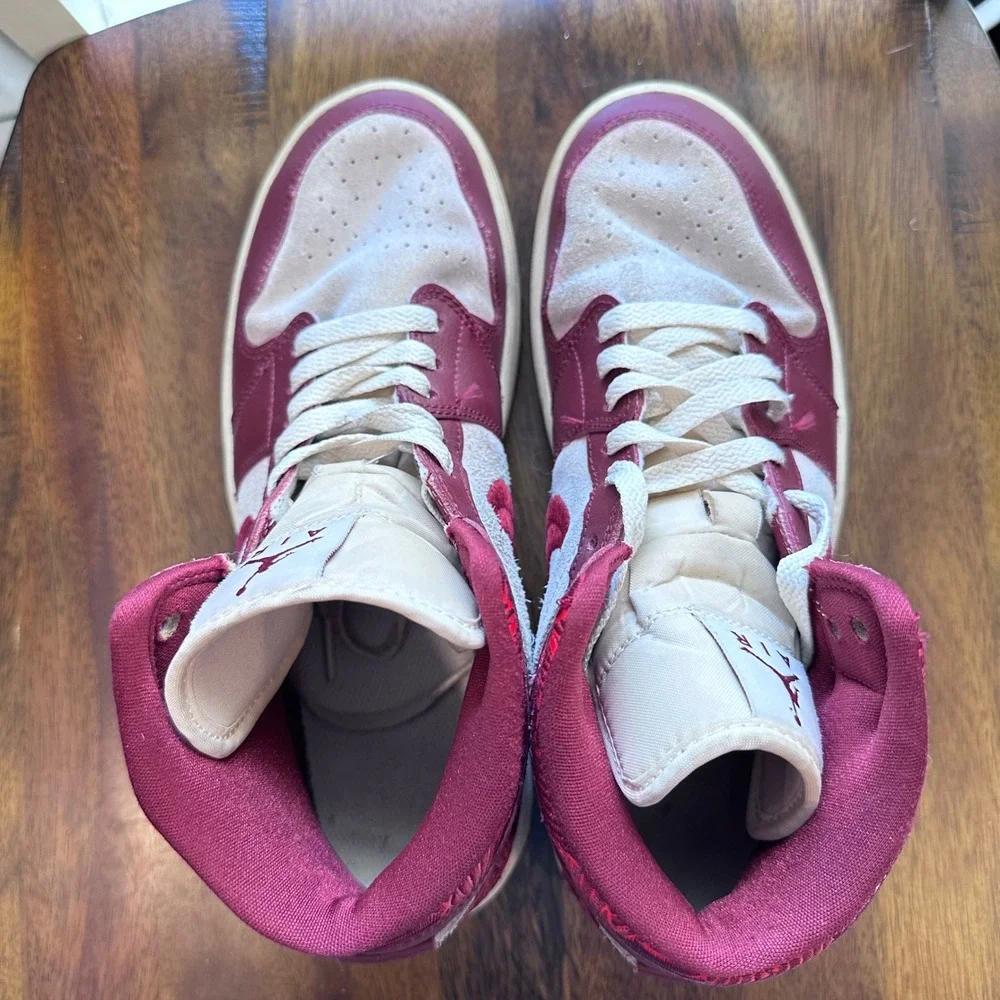 Nike Air Jordan 1 Mid SE Women 9.5 Wild Berry White Embroidered‎ Tiki Leaf